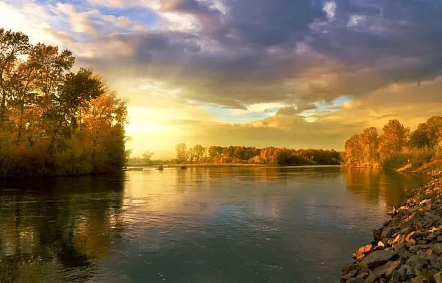 Los Mejores Destinos Únicos para Viajar en Otoño
